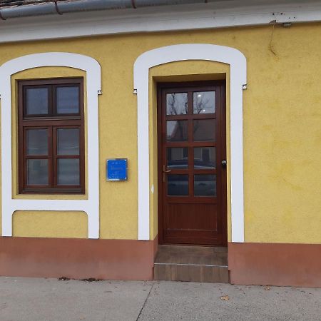 Ady Apartman Tata Exteriör bild