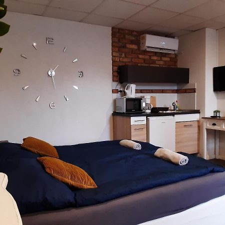 Ady Apartman Tata Exteriör bild