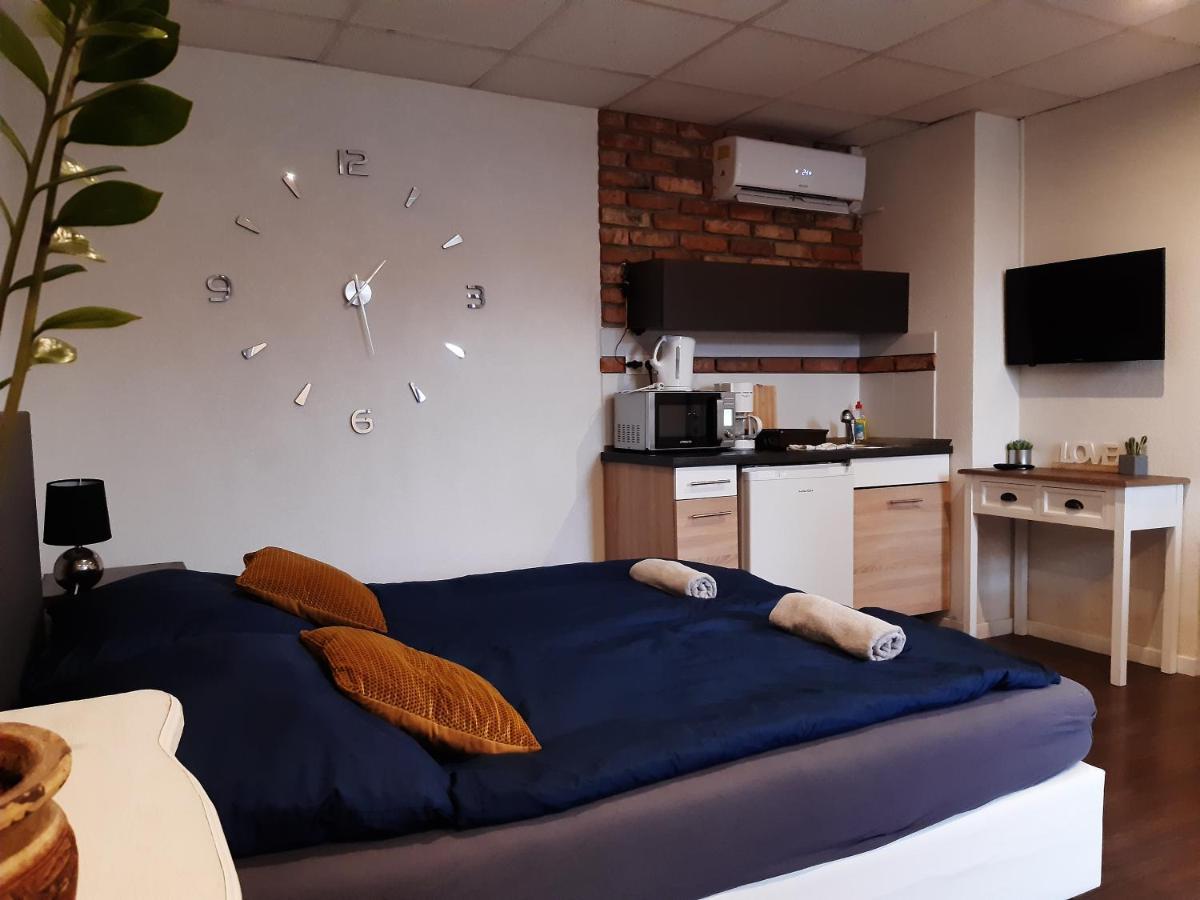 Ady Apartman Tata Exteriör bild