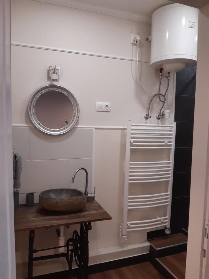 Ady Apartman Tata Exteriör bild