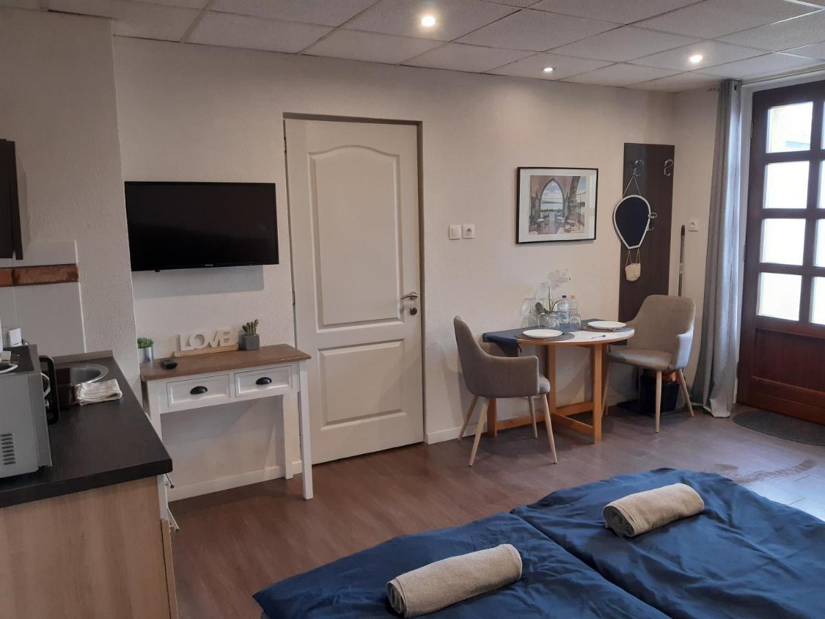 Ady Apartman Tata Exteriör bild