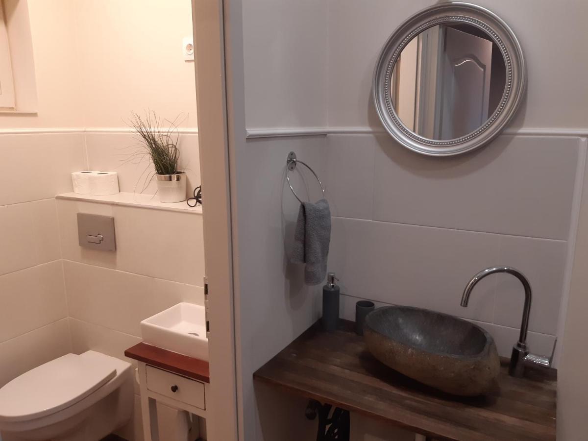 Ady Apartman Tata Exteriör bild