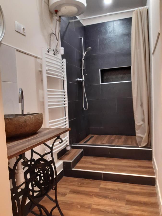 Ady Apartman Tata Exteriör bild